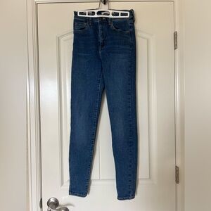 Levi High Rise Skinny Jeans - curvy - size 26